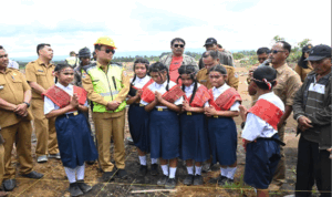 Bupati Humbang Hasundutan Letakkan Batu Pertama Pembangunan UPT SMP 043 Siborboron